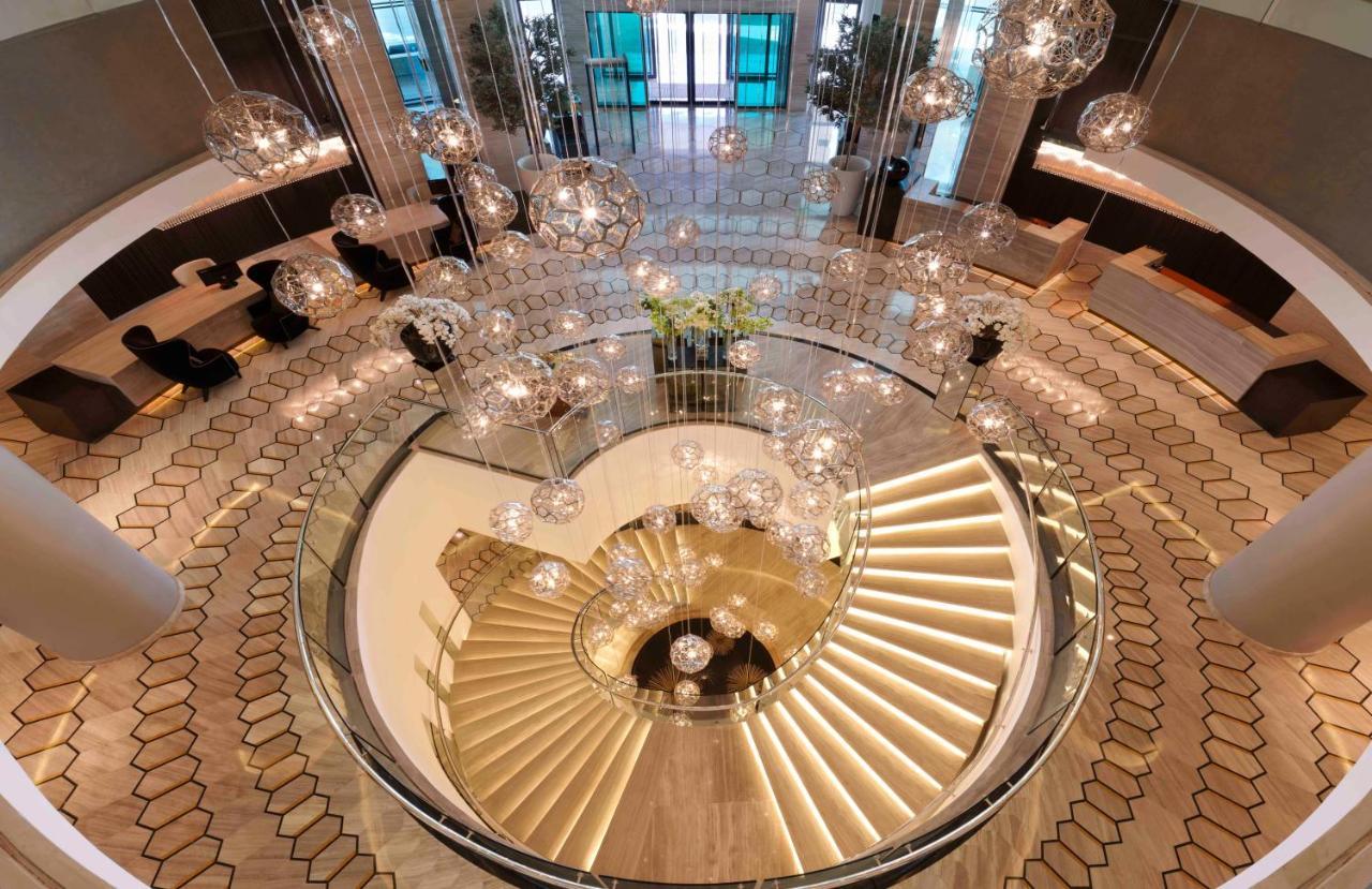 Fairmont Riyadh Exteriör bild The staircase at the entrance of the hotel
