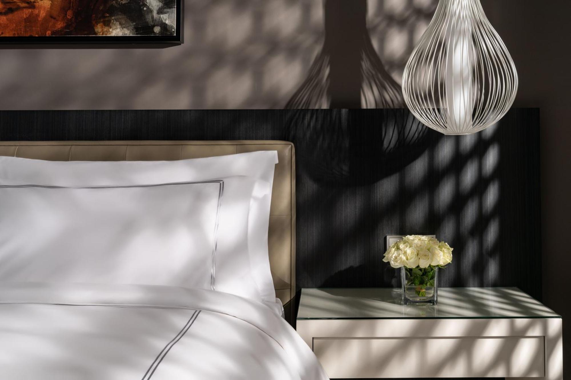 Fairmont Riyadh Exteriör bild A guest room at The St. Regis Dubai