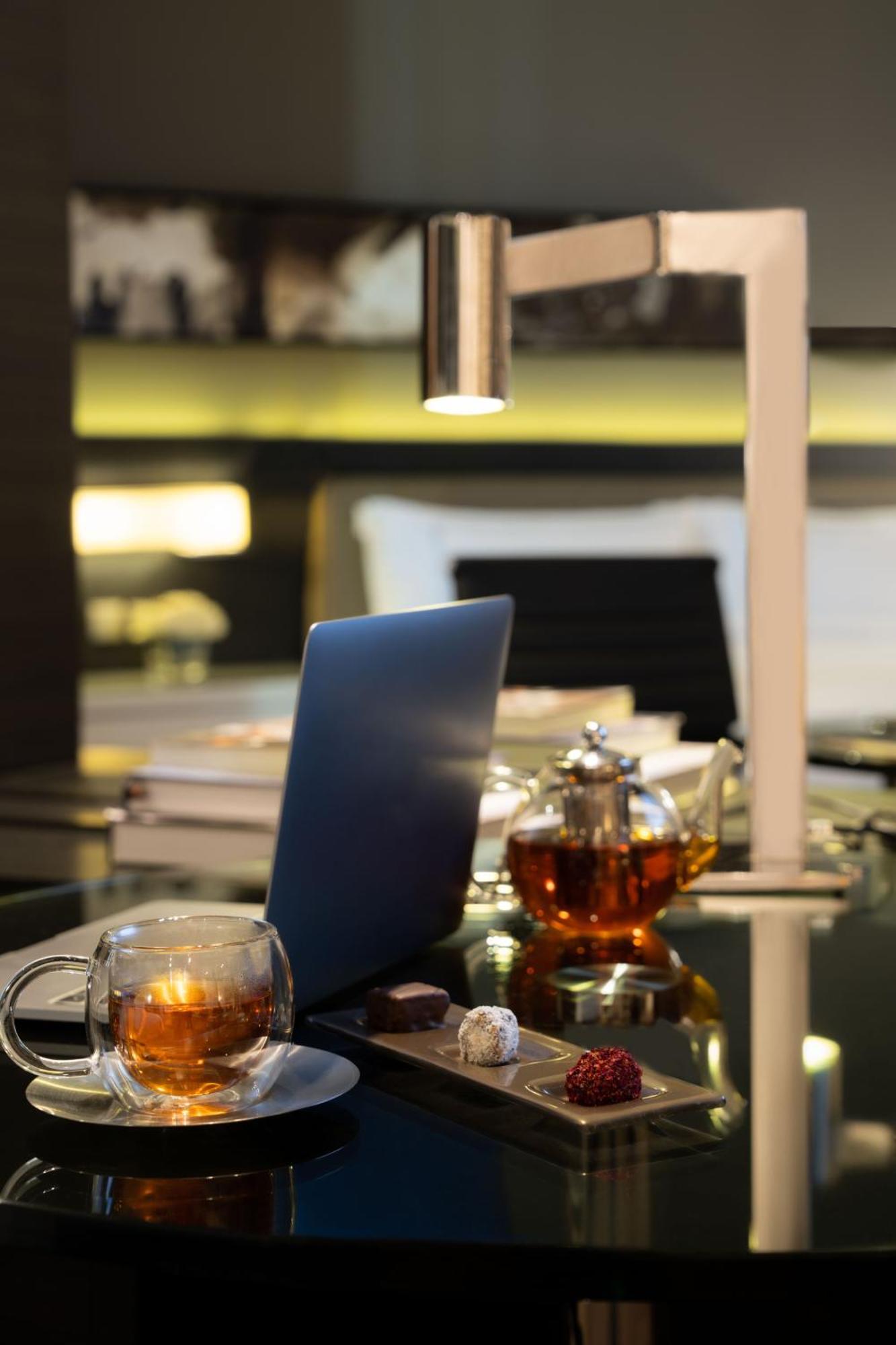 Fairmont Riyadh Exteriör bild A menu