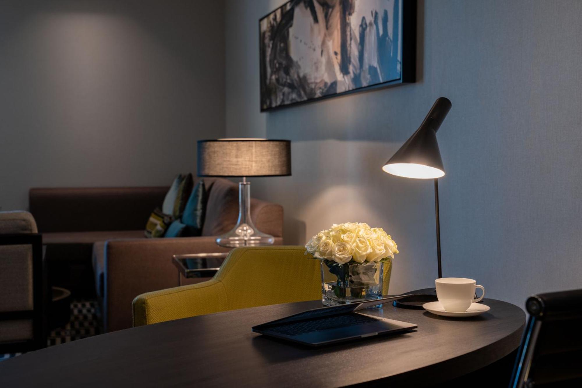 Fairmont Riyadh Exteriör bild A table lamp