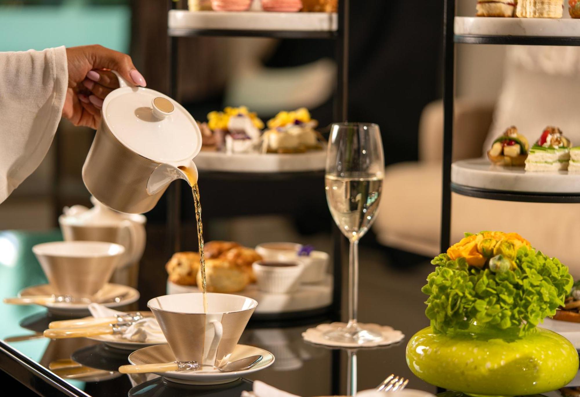 Fairmont Riyadh Exteriör bild Afternoon tea at the Fairmont, Dubai