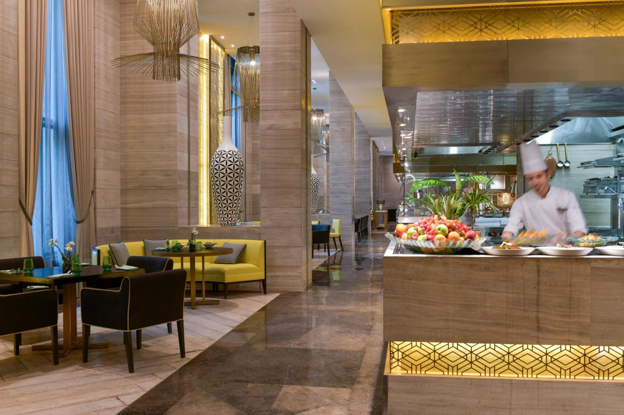 Fairmont Riyadh Exteriör bild The restaurant