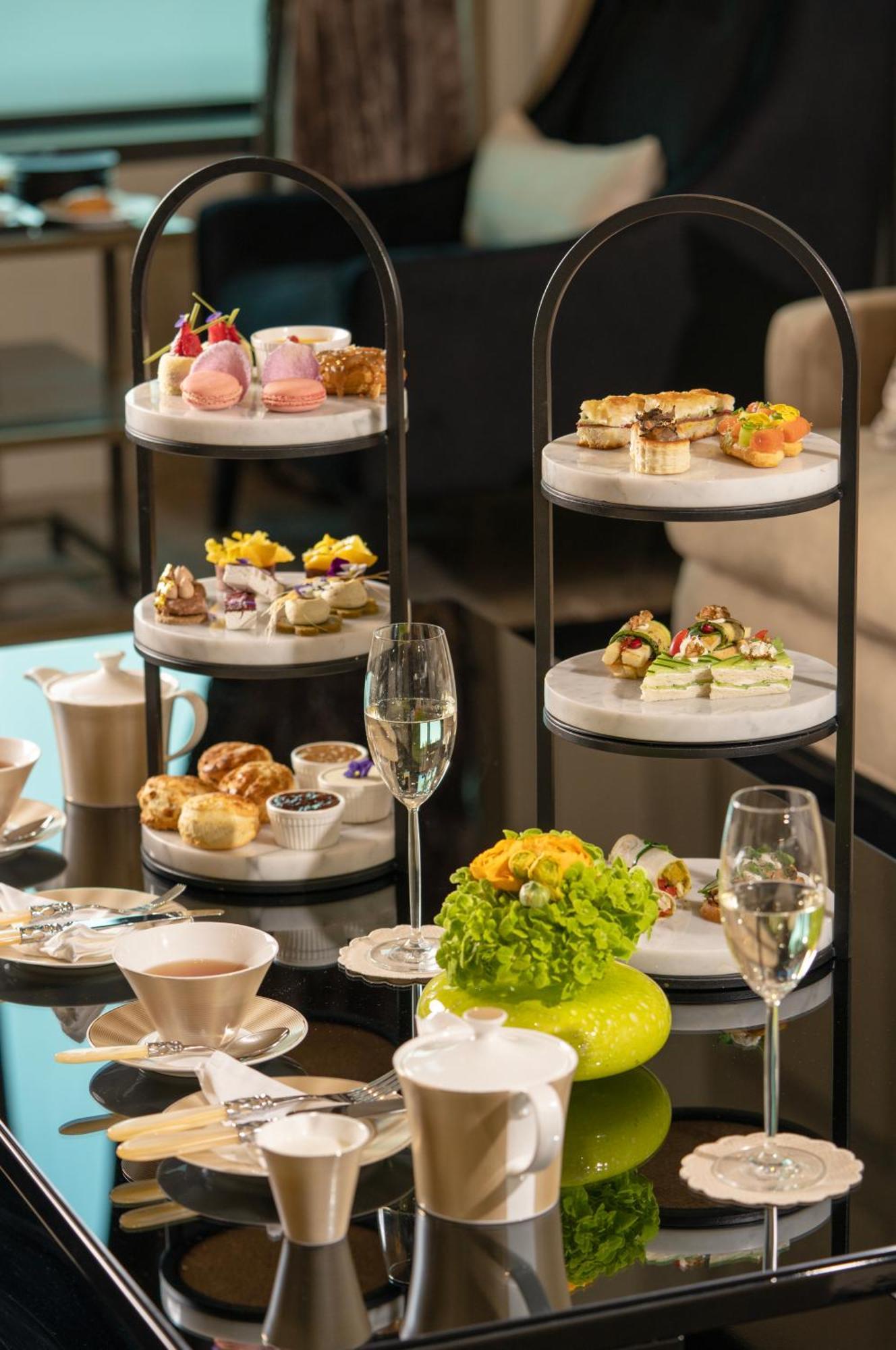 Fairmont Riyadh Exteriör bild Afternoon tea at the Mandarin Oriental, Munich