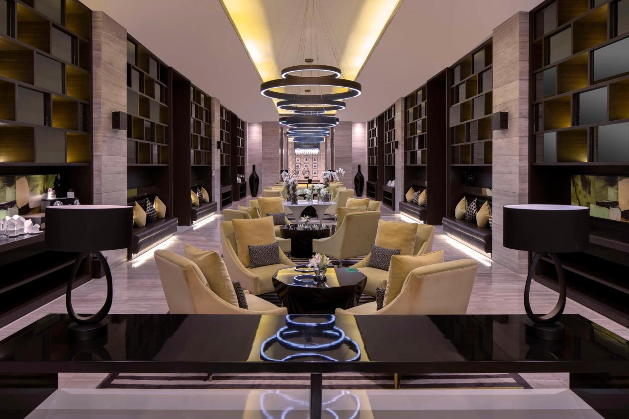 Fairmont Riyadh Exteriör bild The lobby of the hotel