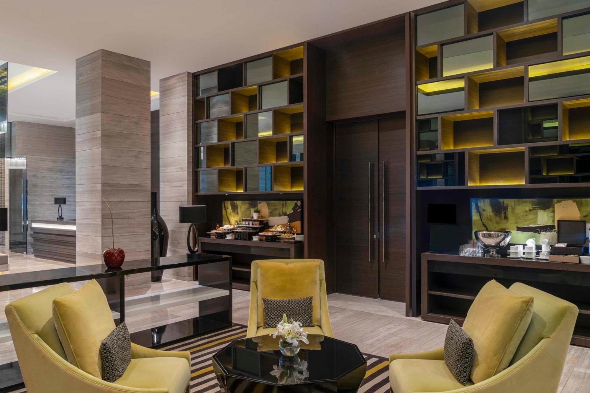 Fairmont Riyadh Exteriör bild The Executive Lounge at the hotel