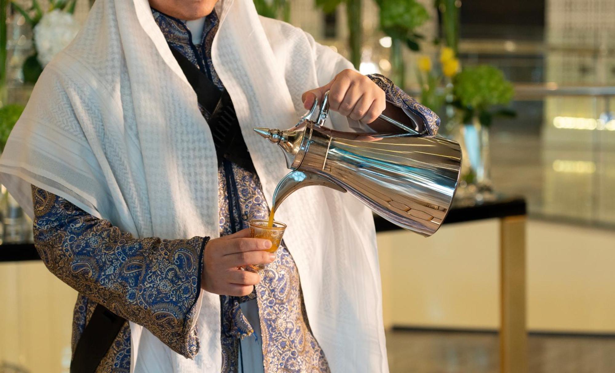 Fairmont Riyadh Exteriör bild Arabic coffee being served