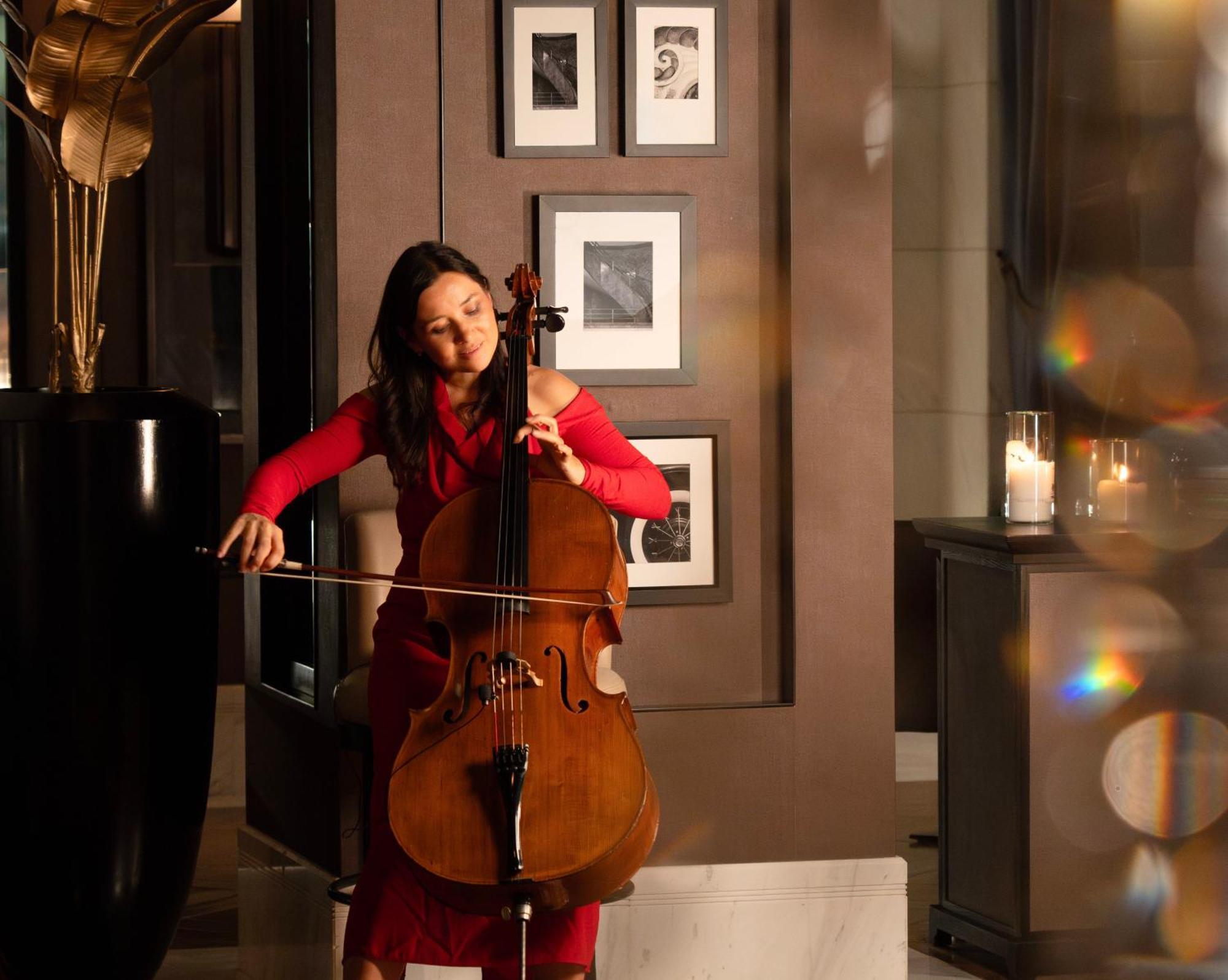 Fairmont Riyadh Exteriör bild Cellist and singer