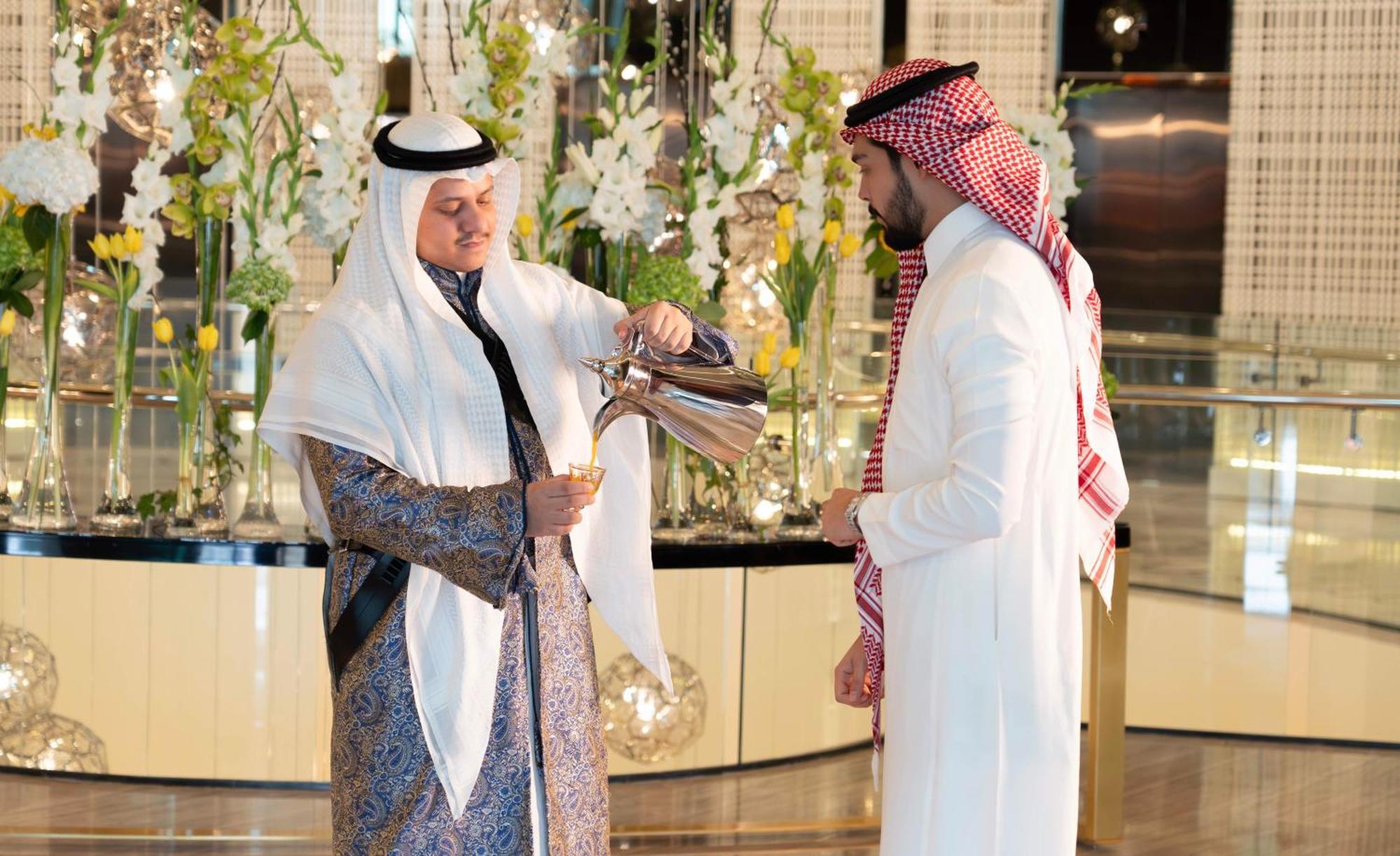 Fairmont Riyadh Exteriör bild Arabian coffee being served