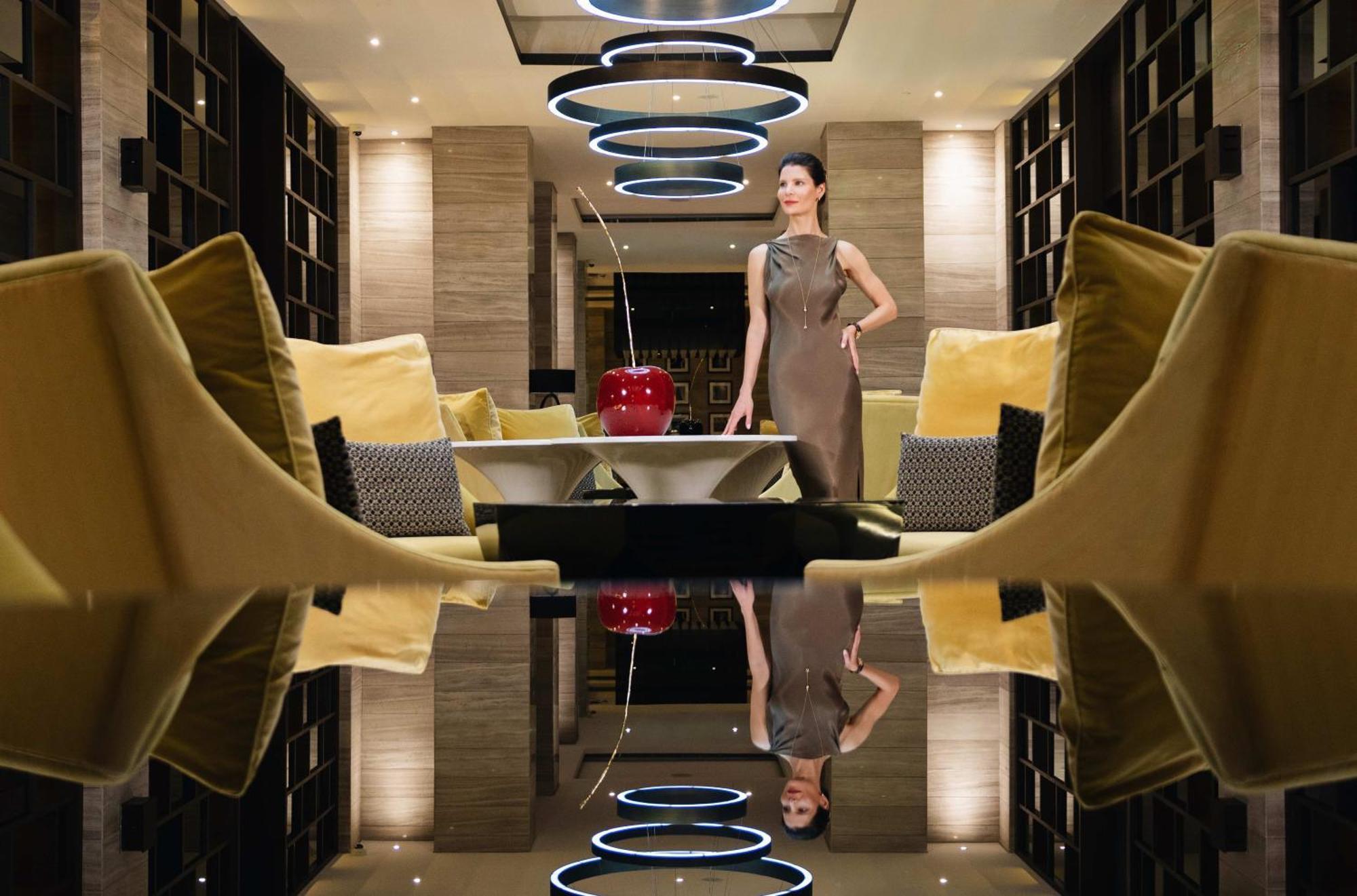 Fairmont Riyadh Exteriör bild The interior of the hotel