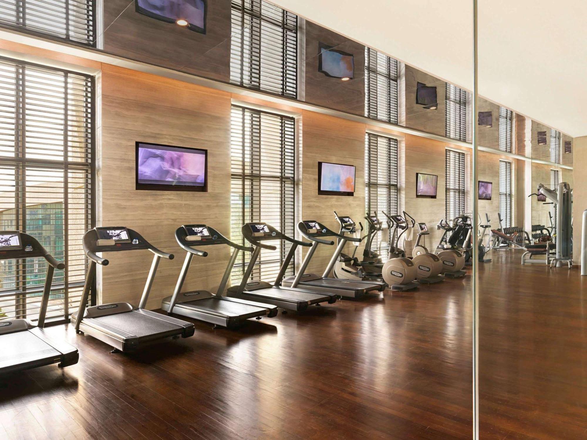 Fairmont Riyadh Exteriör bild The gym at the hotel
